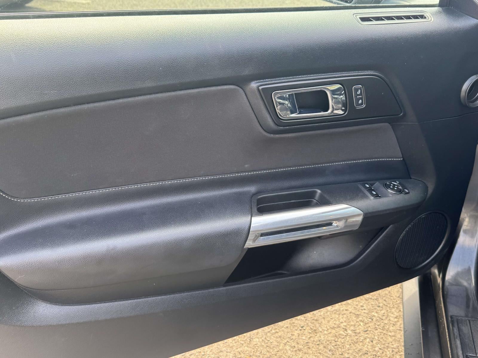 2017 Ford Mustang V6