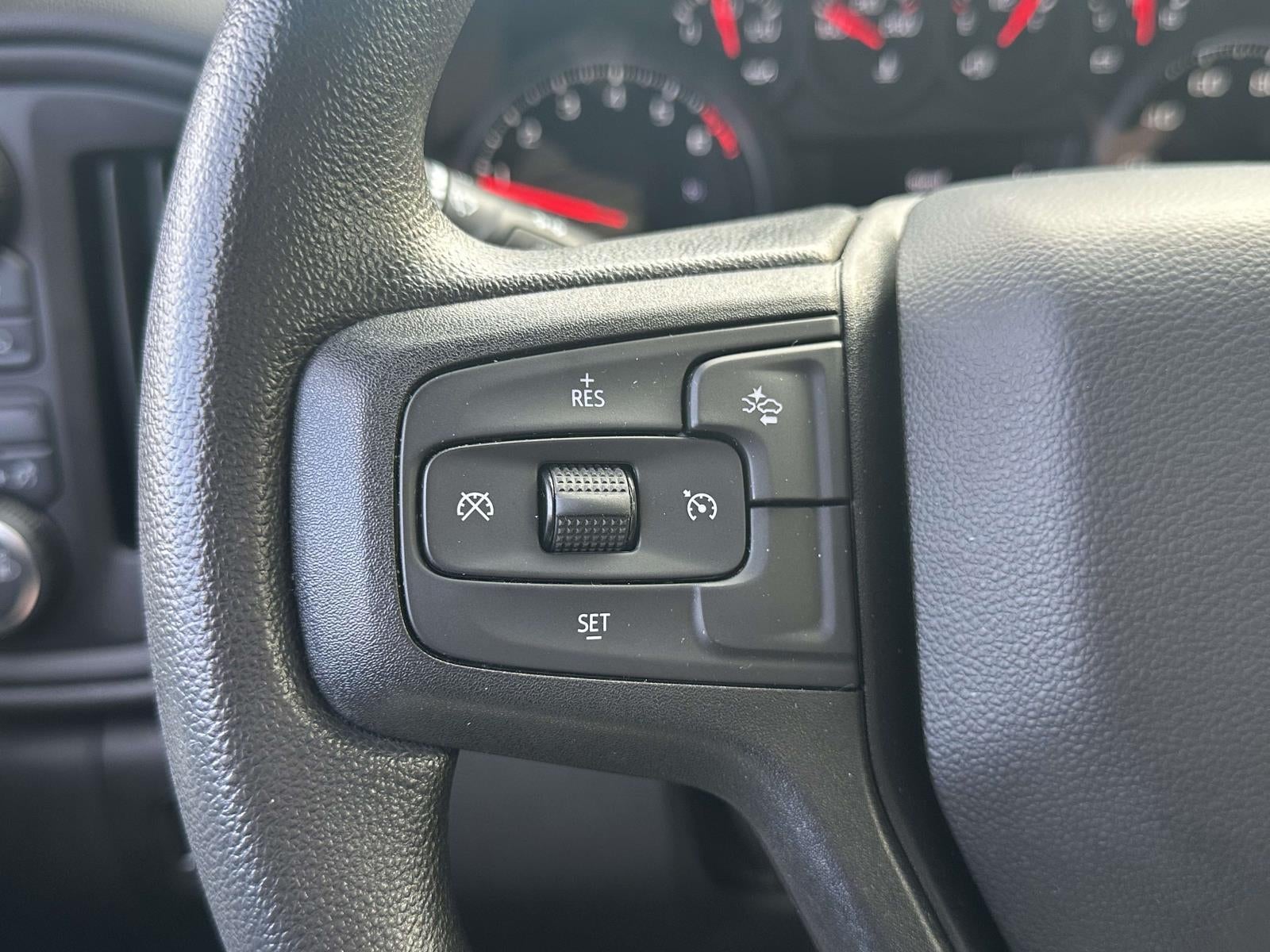 2022 Chevrolet Silverado 1500 4WD Crew Cab Standard Bed Custom