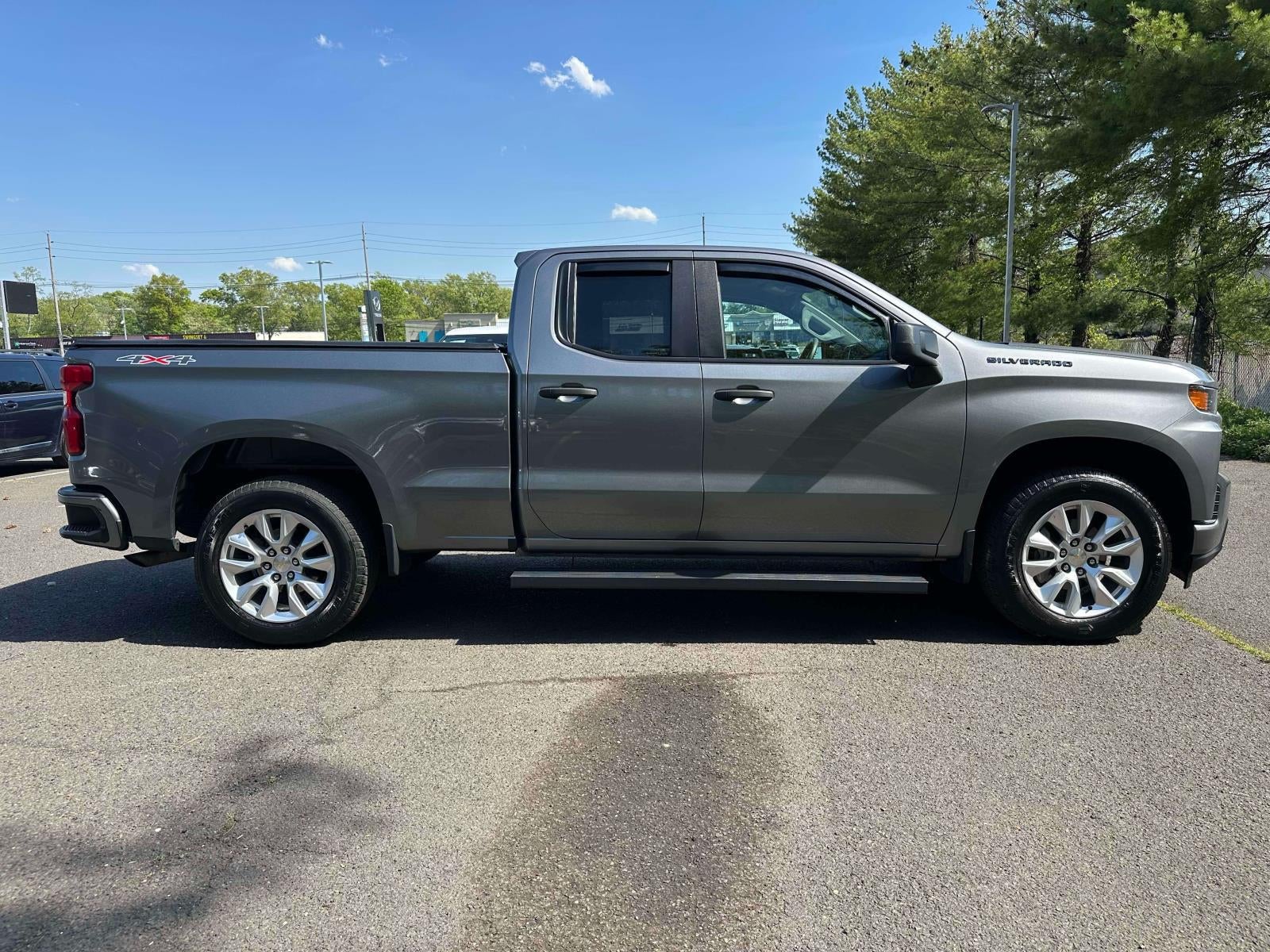 2021 Chevrolet Silverado 1500 4WD Double Cab Standard Bed Custom
