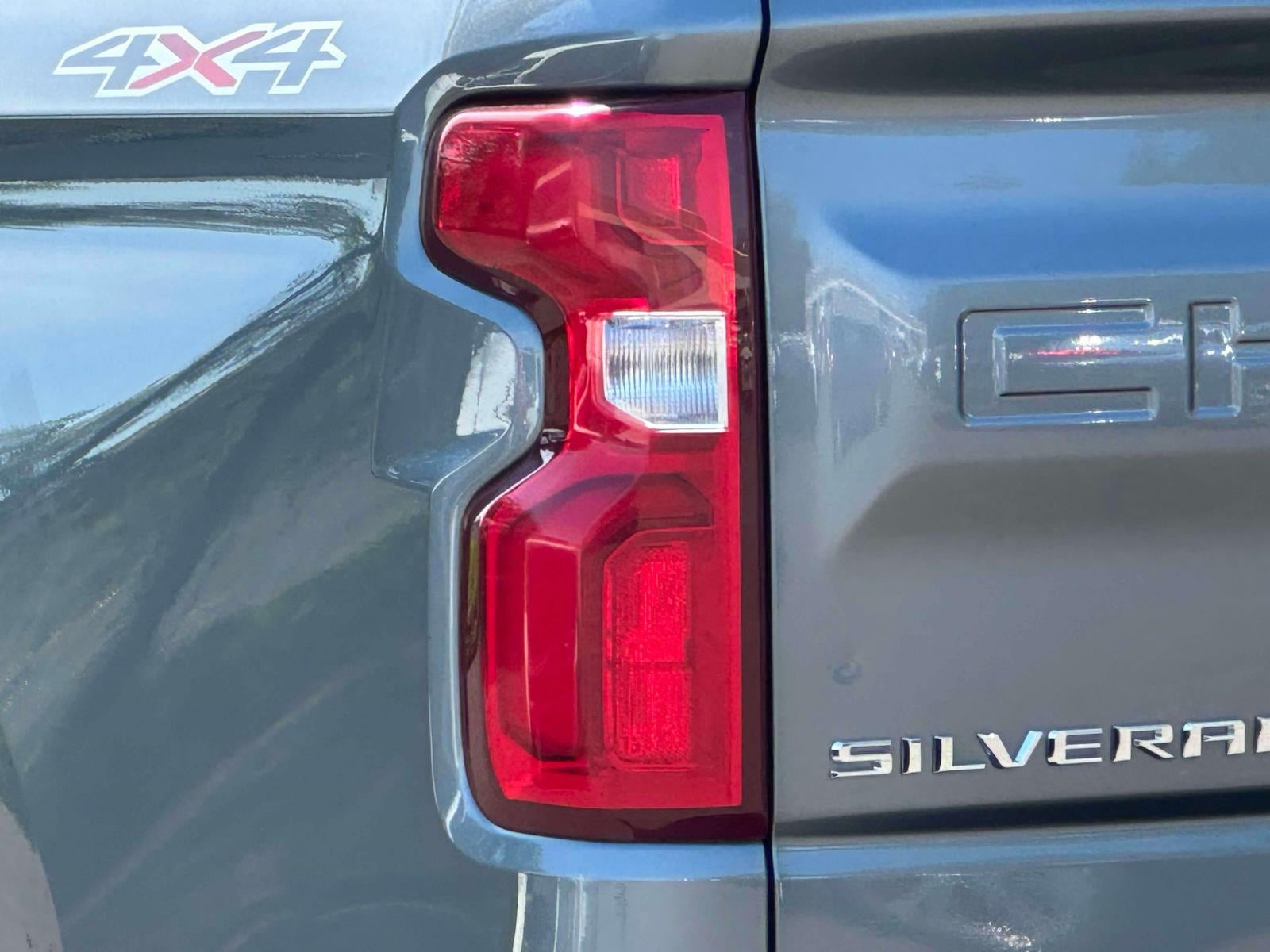 2021 Chevrolet Silverado 1500 4WD Double Cab Standard Bed Custom