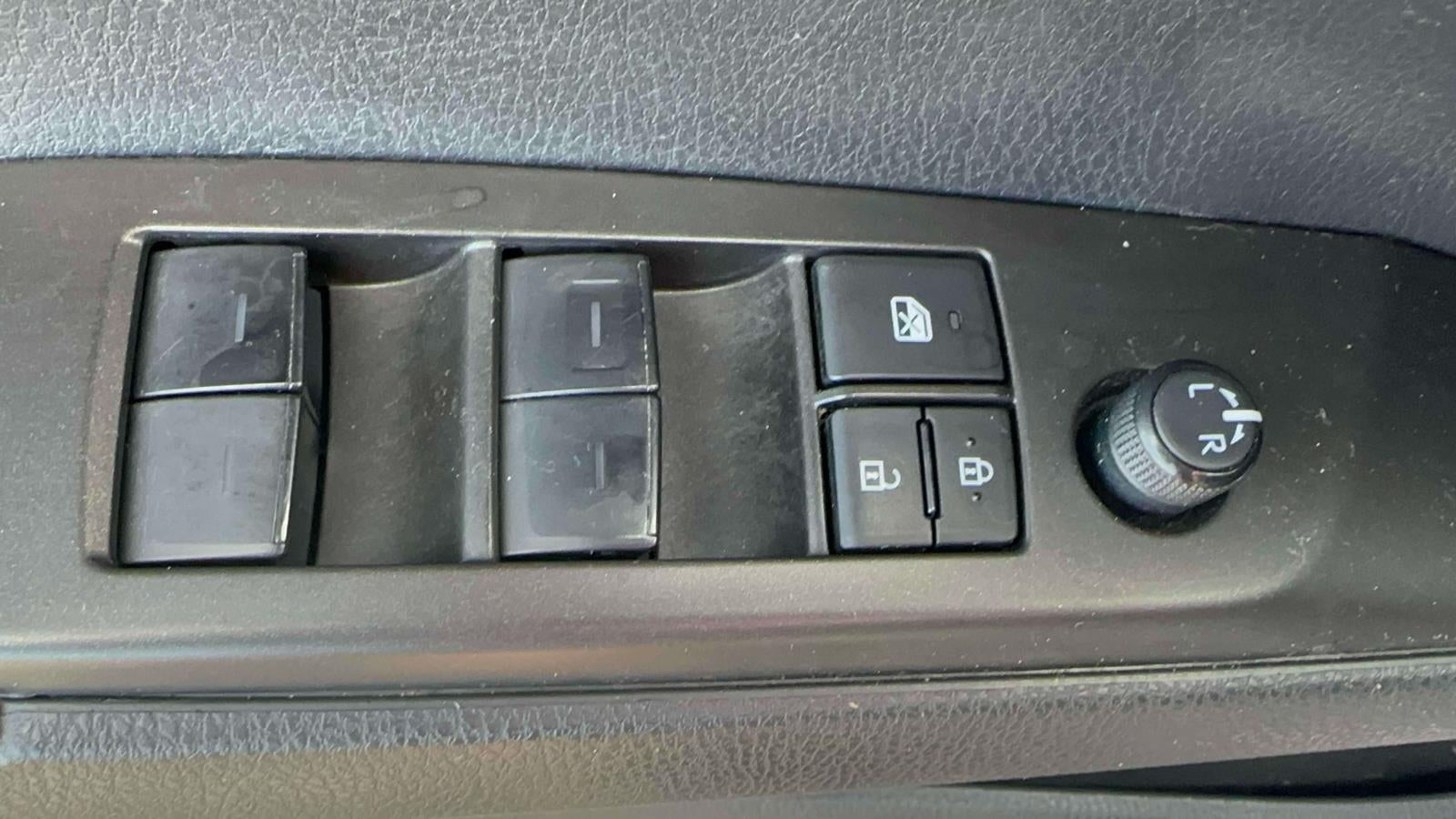 2023 Toyota Camry SE AWD