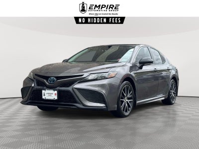 2022 Toyota Camry SE Hybrid