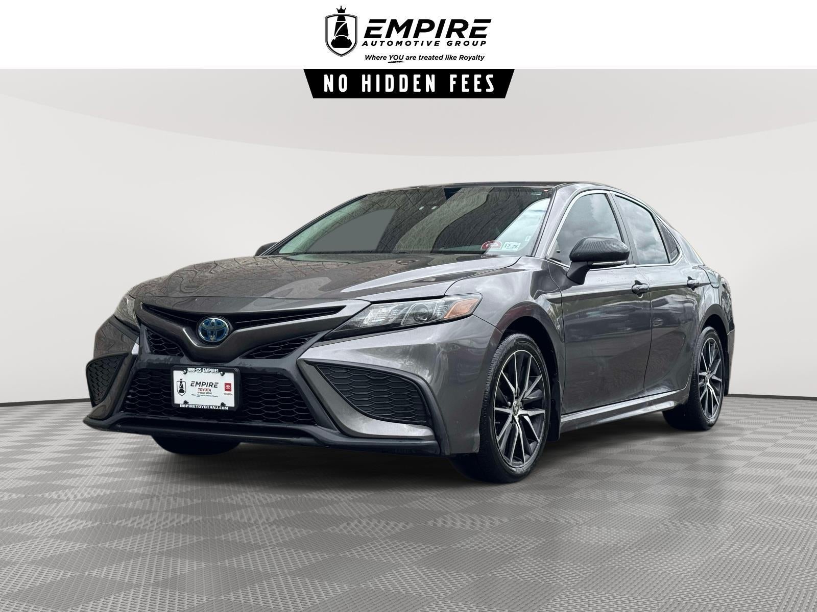 2022 Toyota Camry SE Hybrid