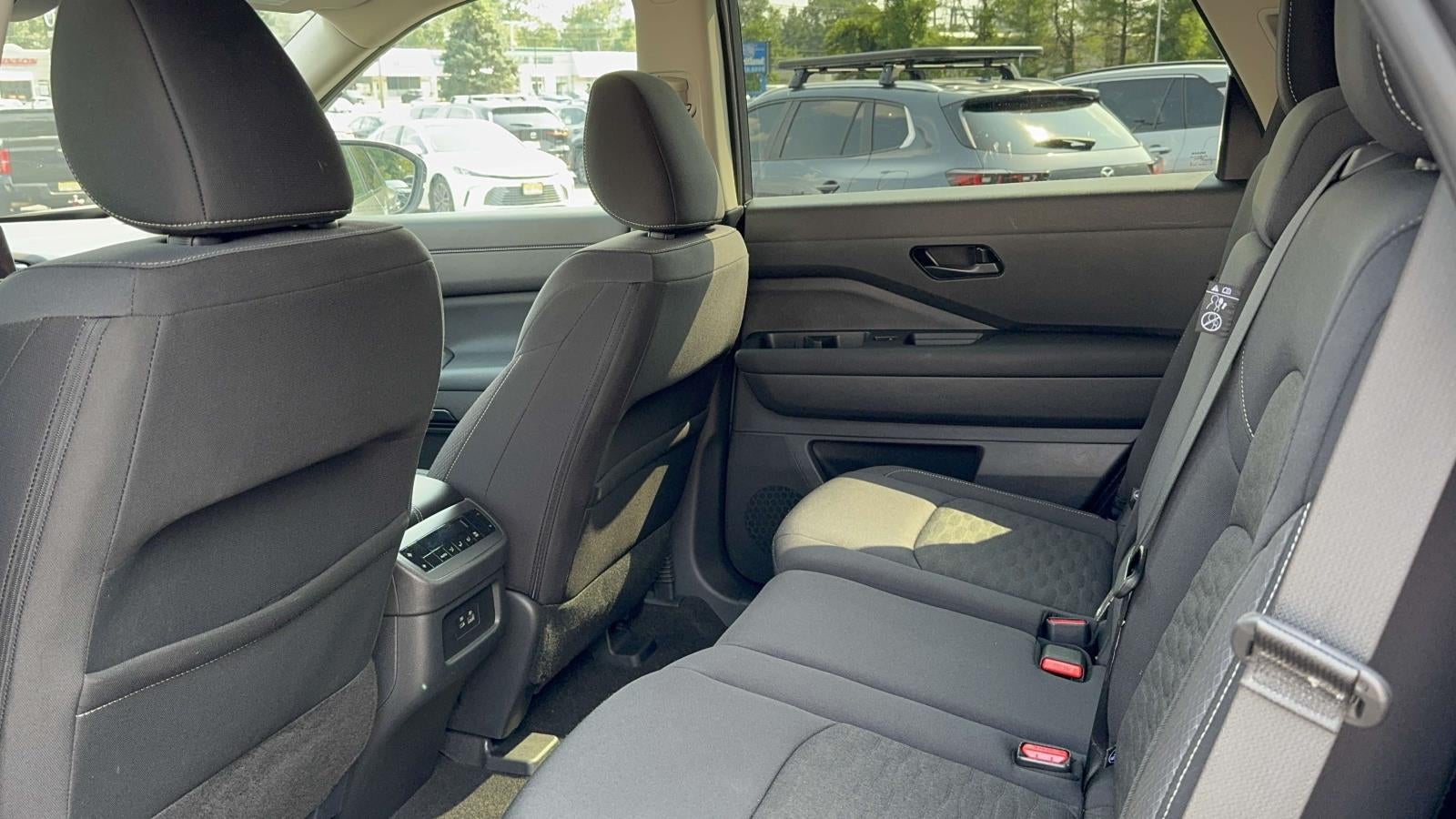 2024 Nissan Pathfinder SV 4WD