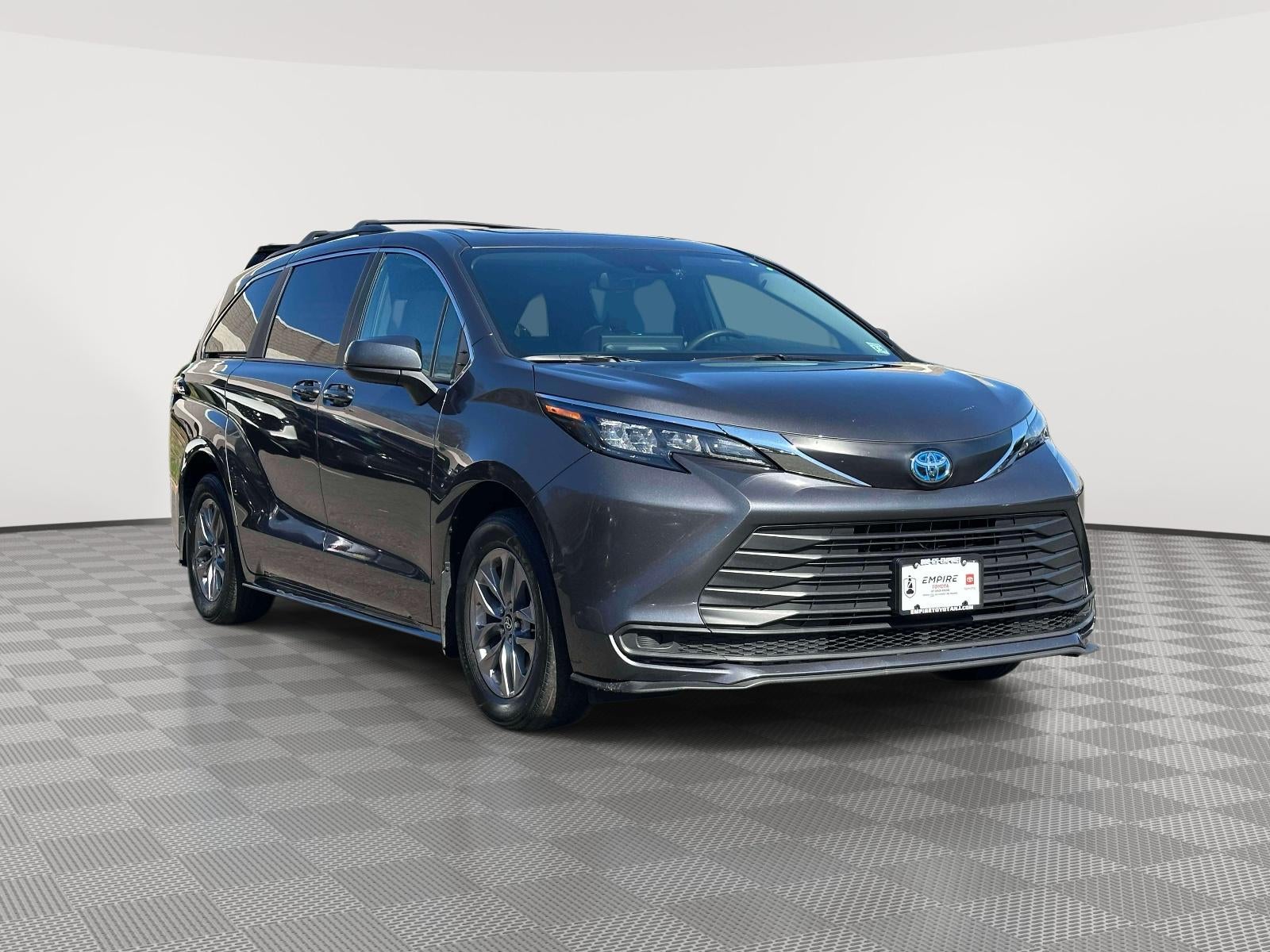 2025 Toyota Sienna LE