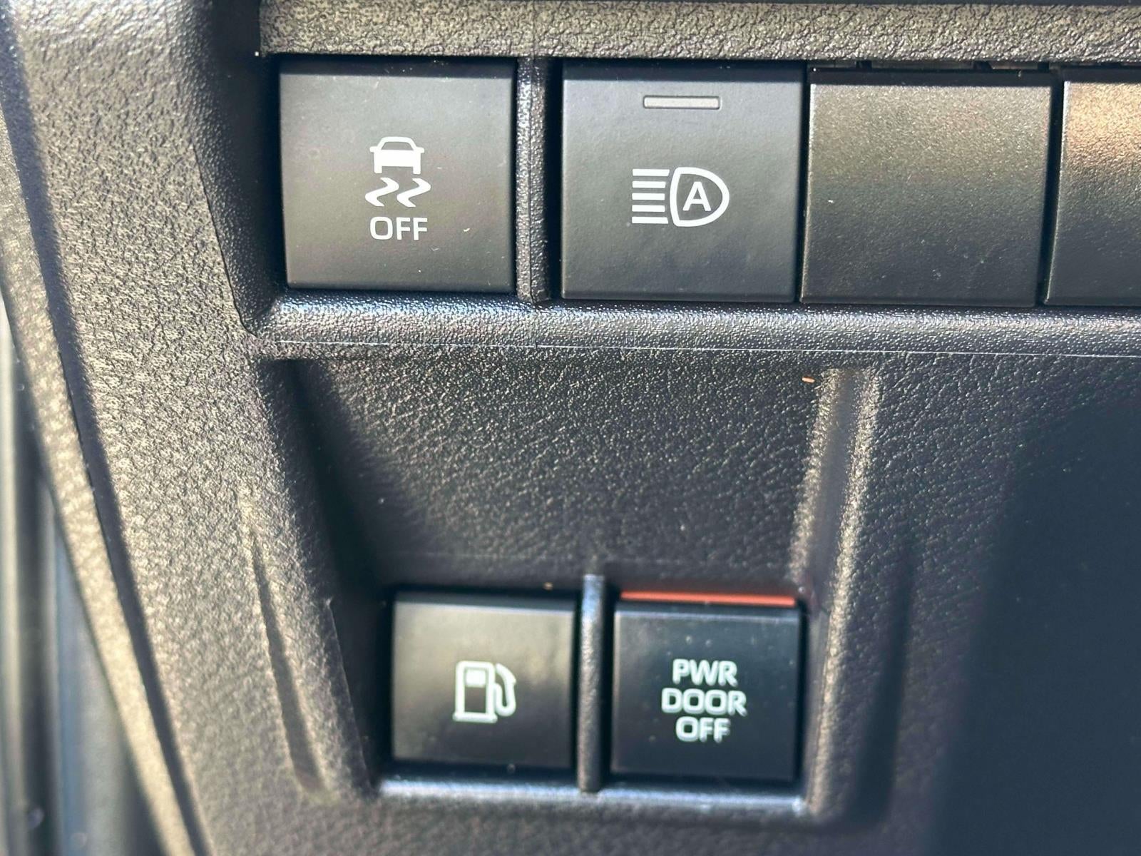 2025 Toyota Sienna LE