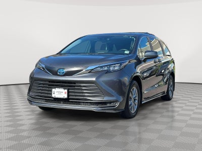 2025 Toyota Sienna LE