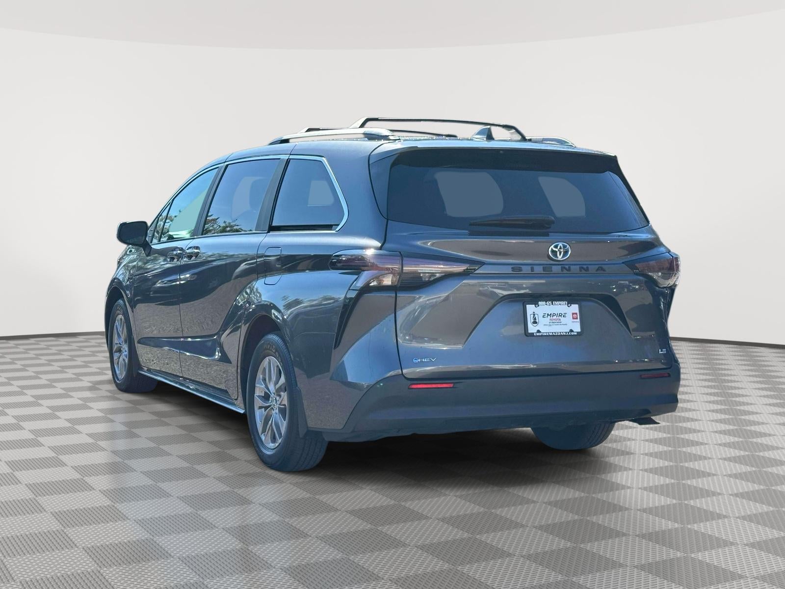 2025 Toyota Sienna LE