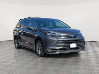 2025 Toyota Sienna LE