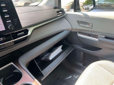 2024 Toyota Sienna LE