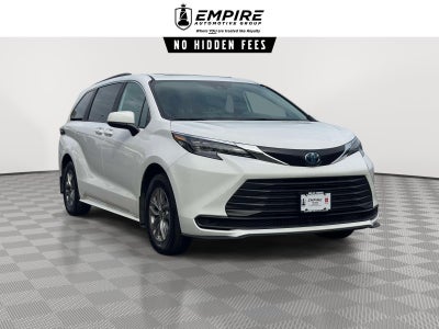 2025 Toyota Sienna LE