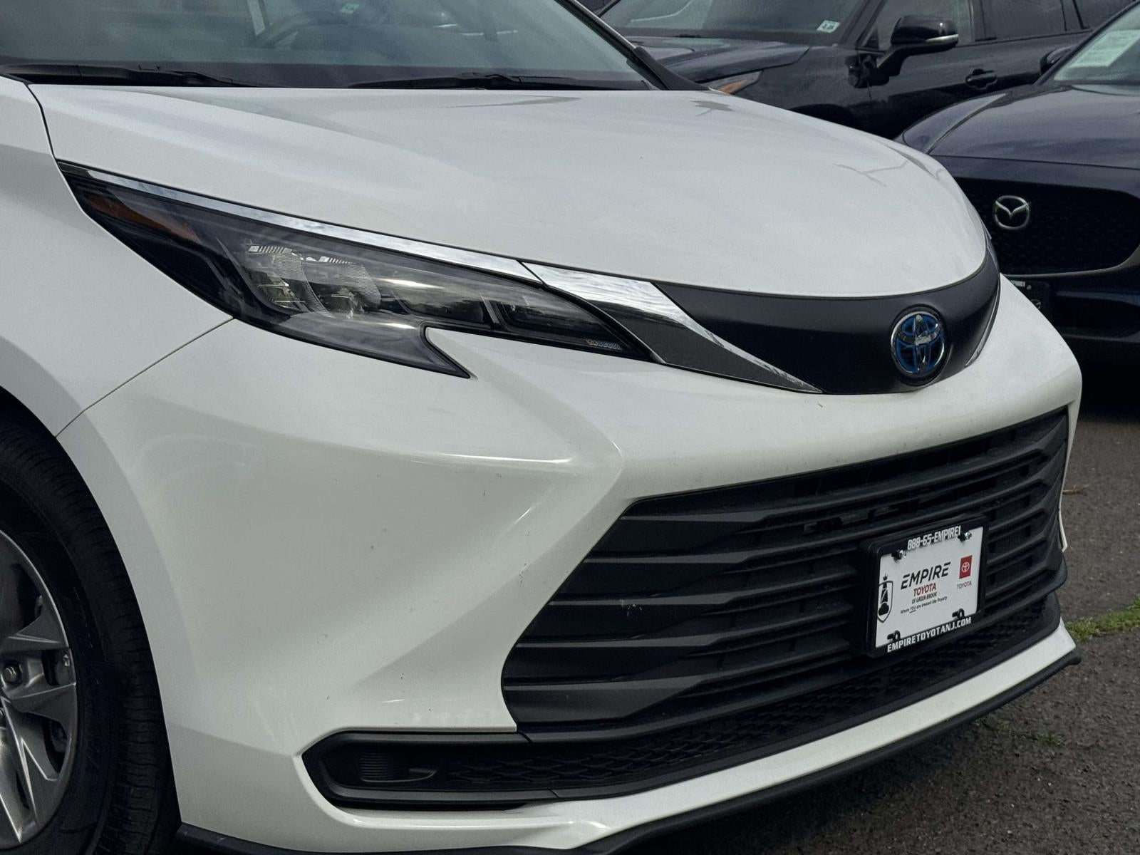 2025 Toyota Sienna LE