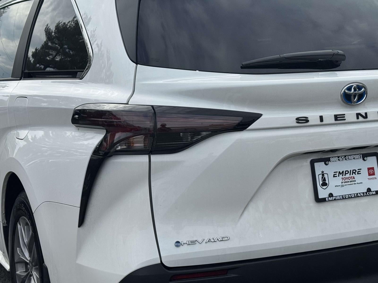 2025 Toyota Sienna LE