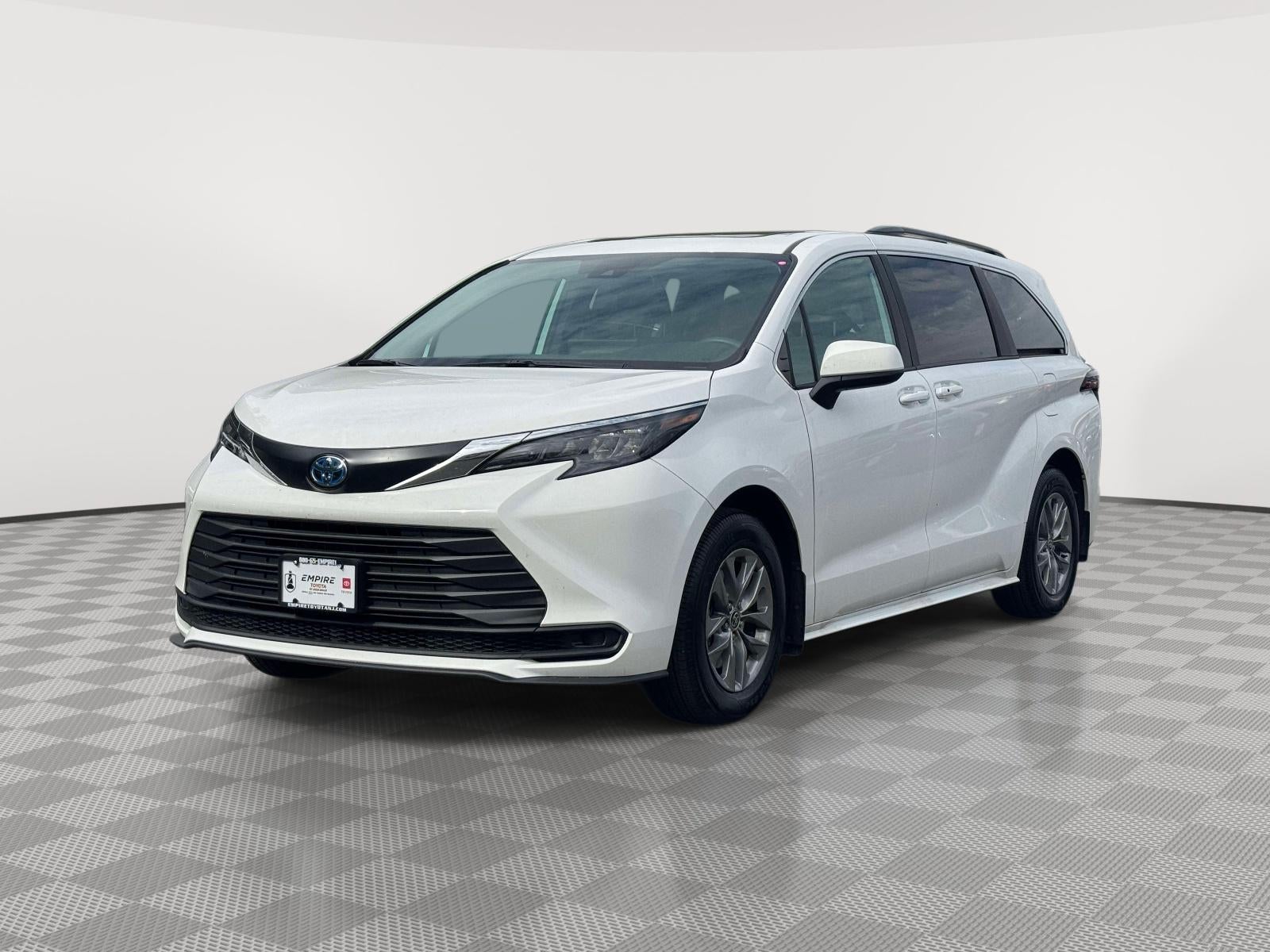 2025 Toyota Sienna LE