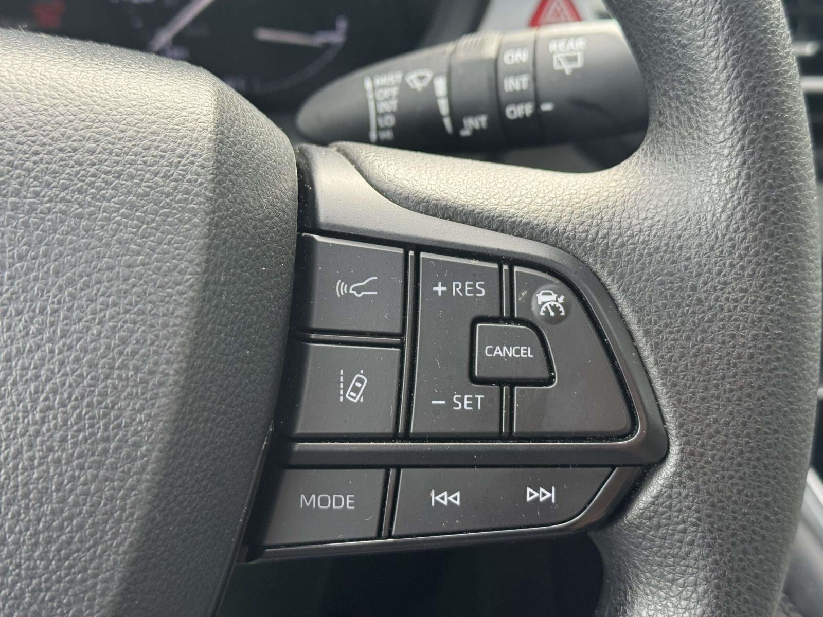 2025 Toyota Sienna LE
