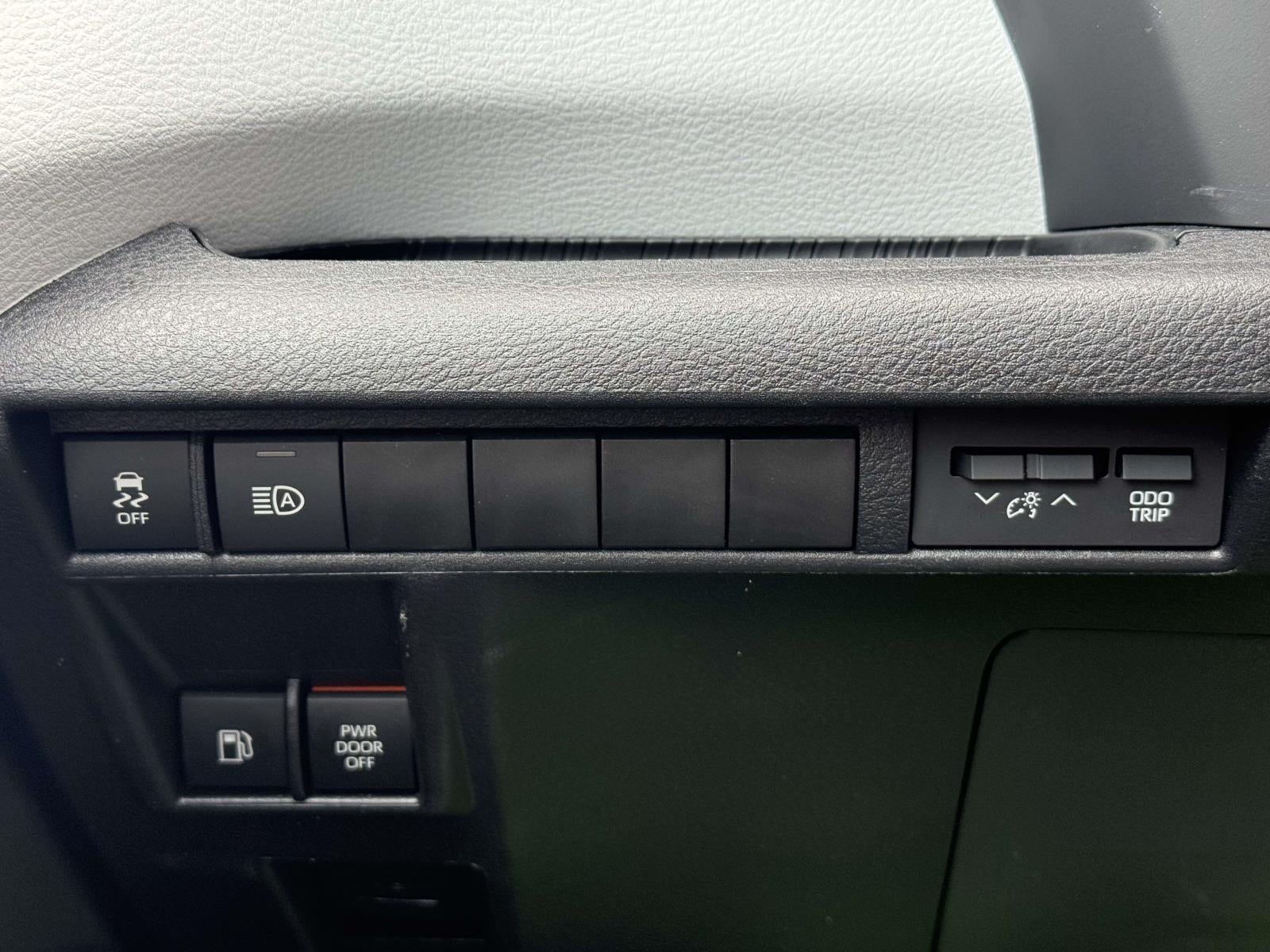 2025 Toyota Sienna LE