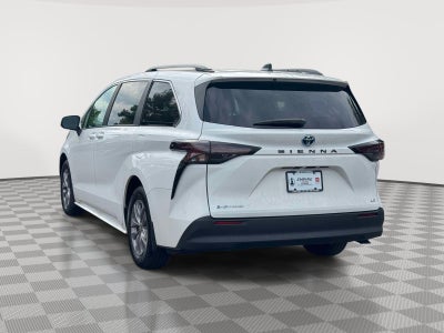 2025 Toyota Sienna LE