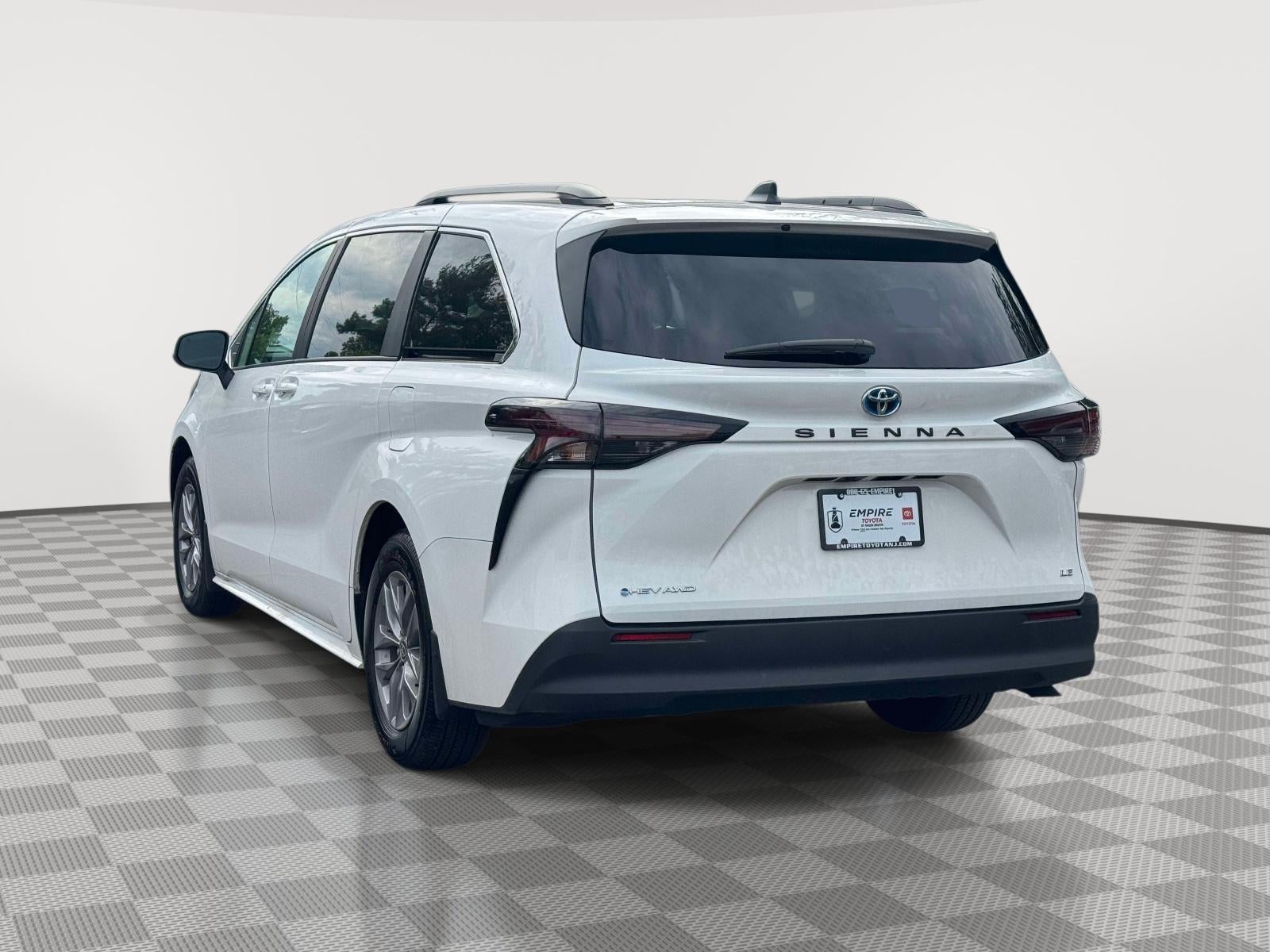 2025 Toyota Sienna LE