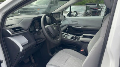 2025 Toyota Sienna LE