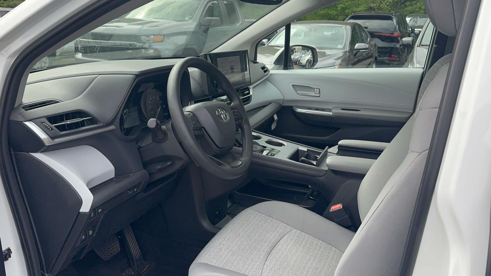 2025 Toyota Sienna LE