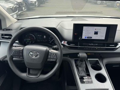 2025 Toyota Sienna LE