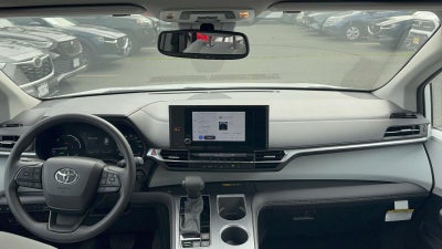 2025 Toyota Sienna LE