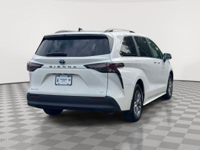 2025 Toyota Sienna LE