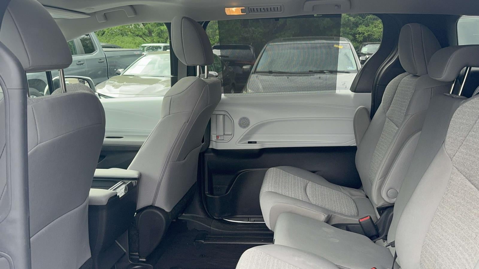 2025 Toyota Sienna LE