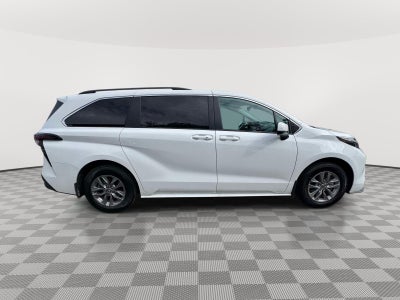 2025 Toyota Sienna LE