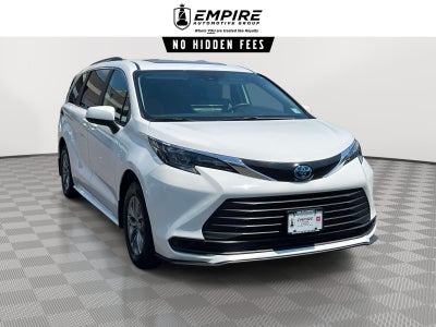 2025 Toyota Sienna LE