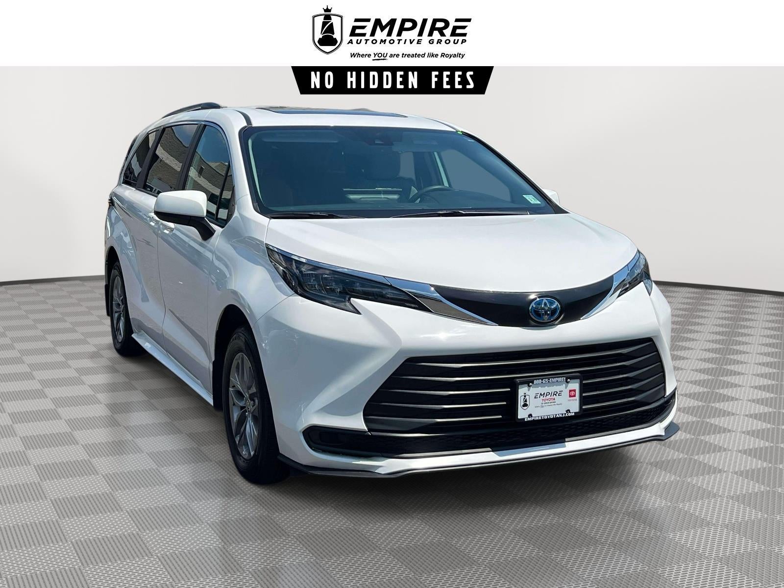 2025 Toyota Sienna LE