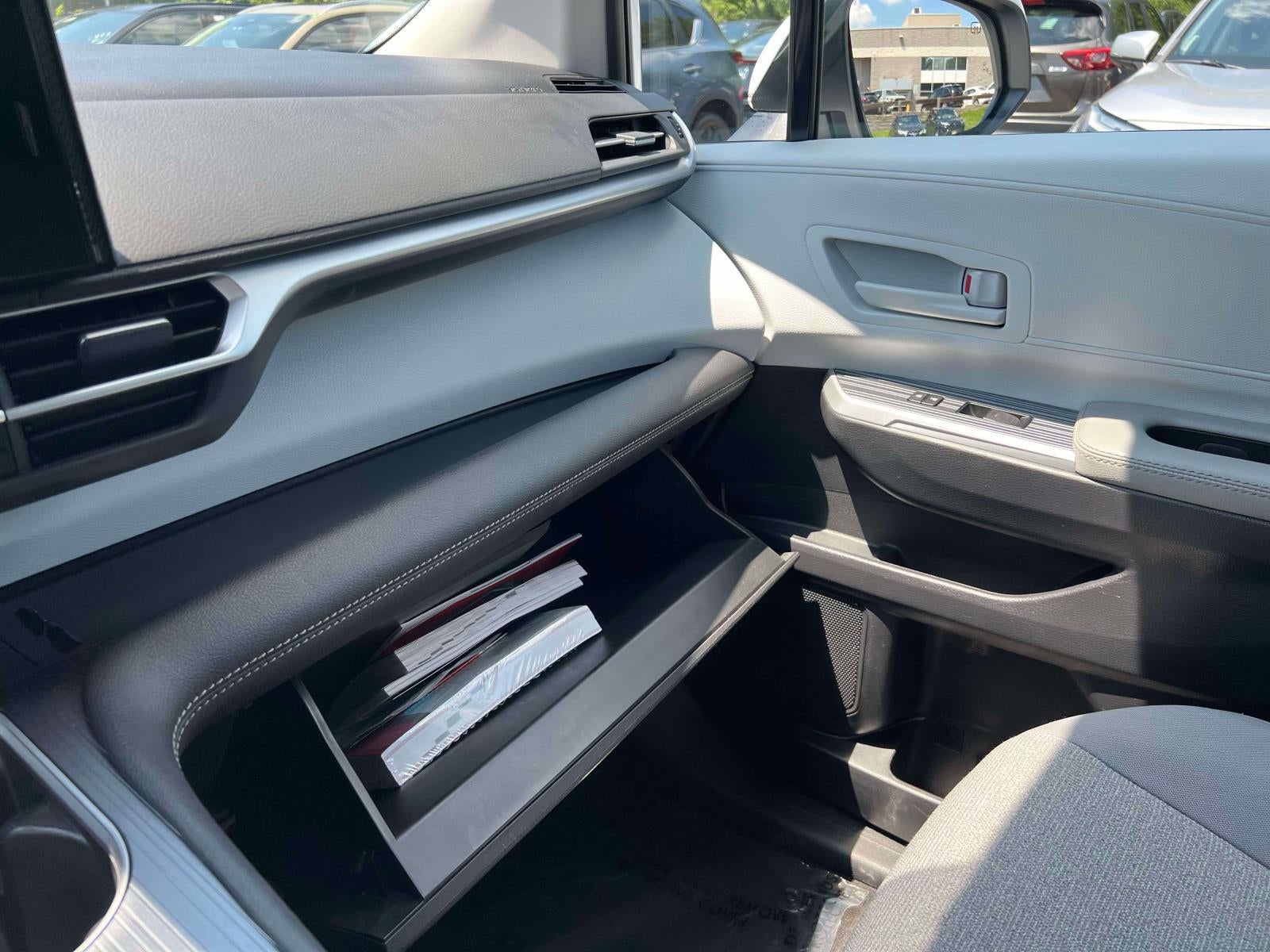 2025 Toyota Sienna LE
