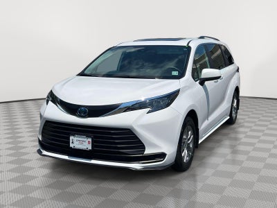 2025 Toyota Sienna LE