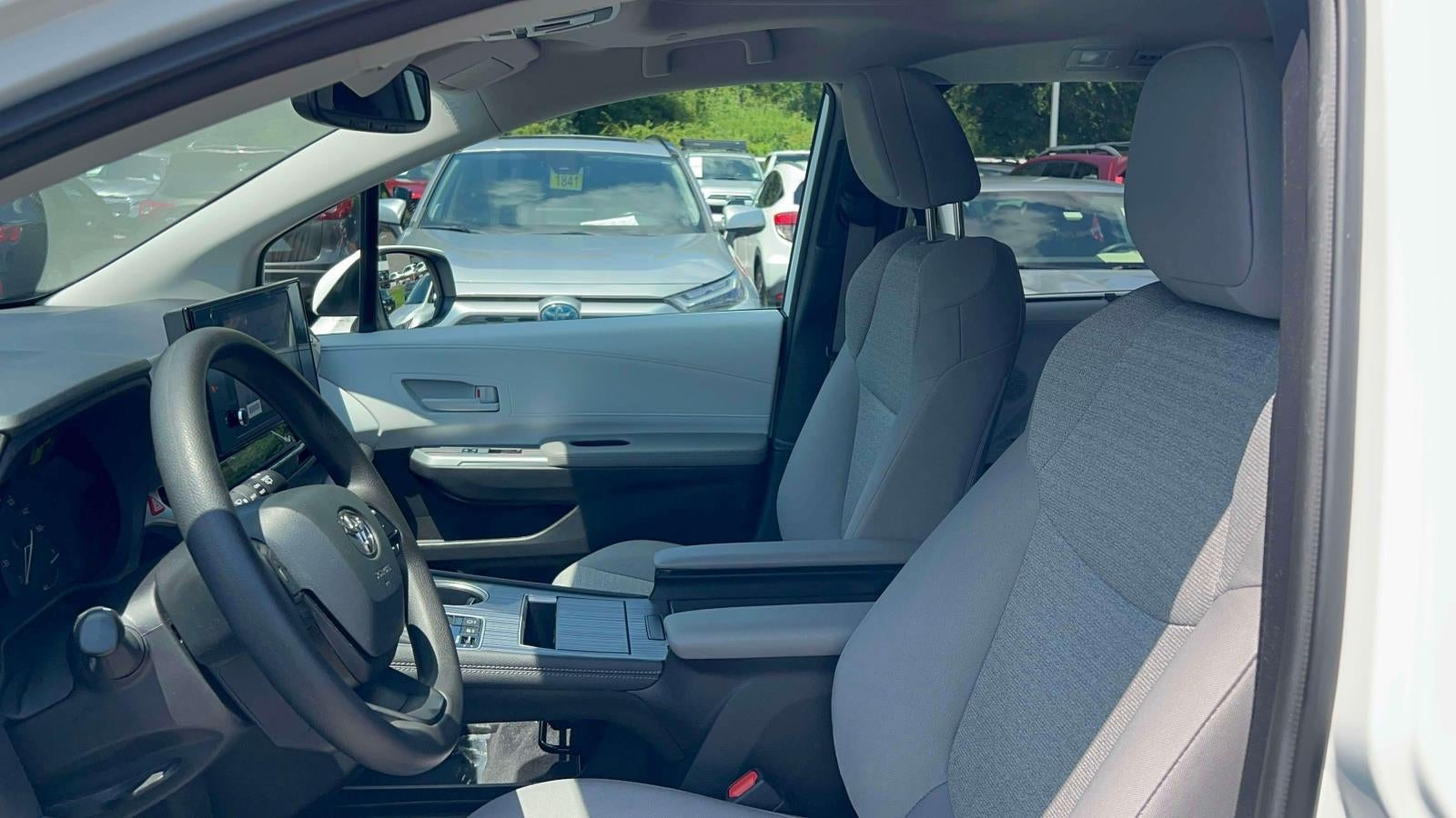 2025 Toyota Sienna LE