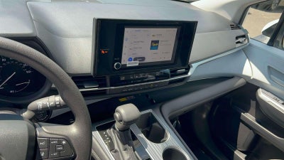 2025 Toyota Sienna LE
