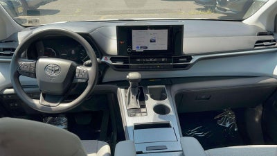 2025 Toyota Sienna LE