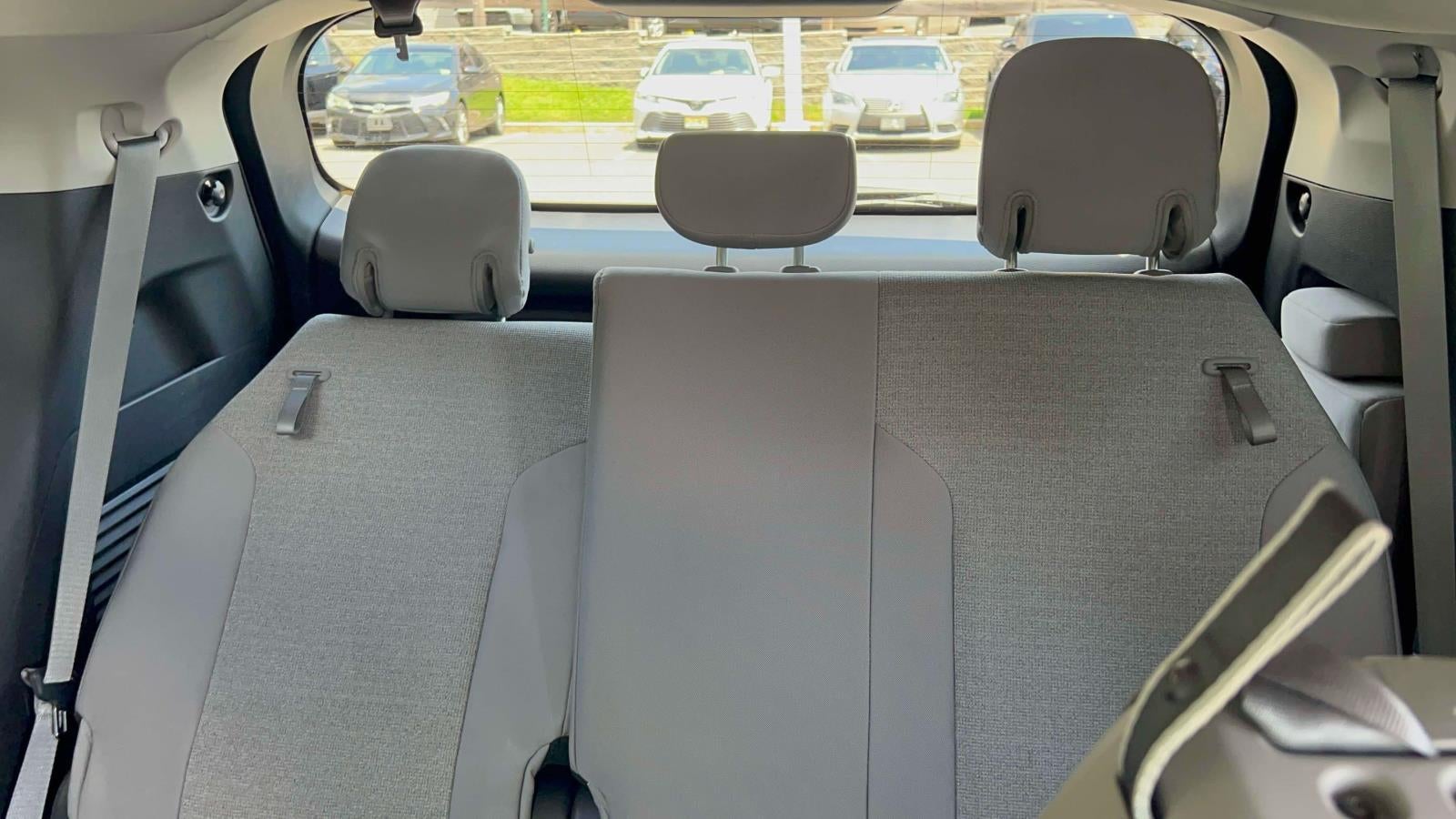 2025 Toyota Sienna LE