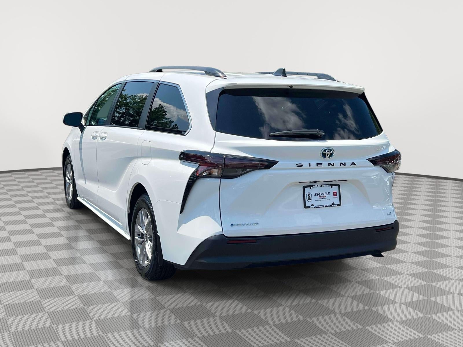 2025 Toyota Sienna LE
