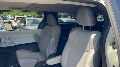 2025 Toyota Sienna LE