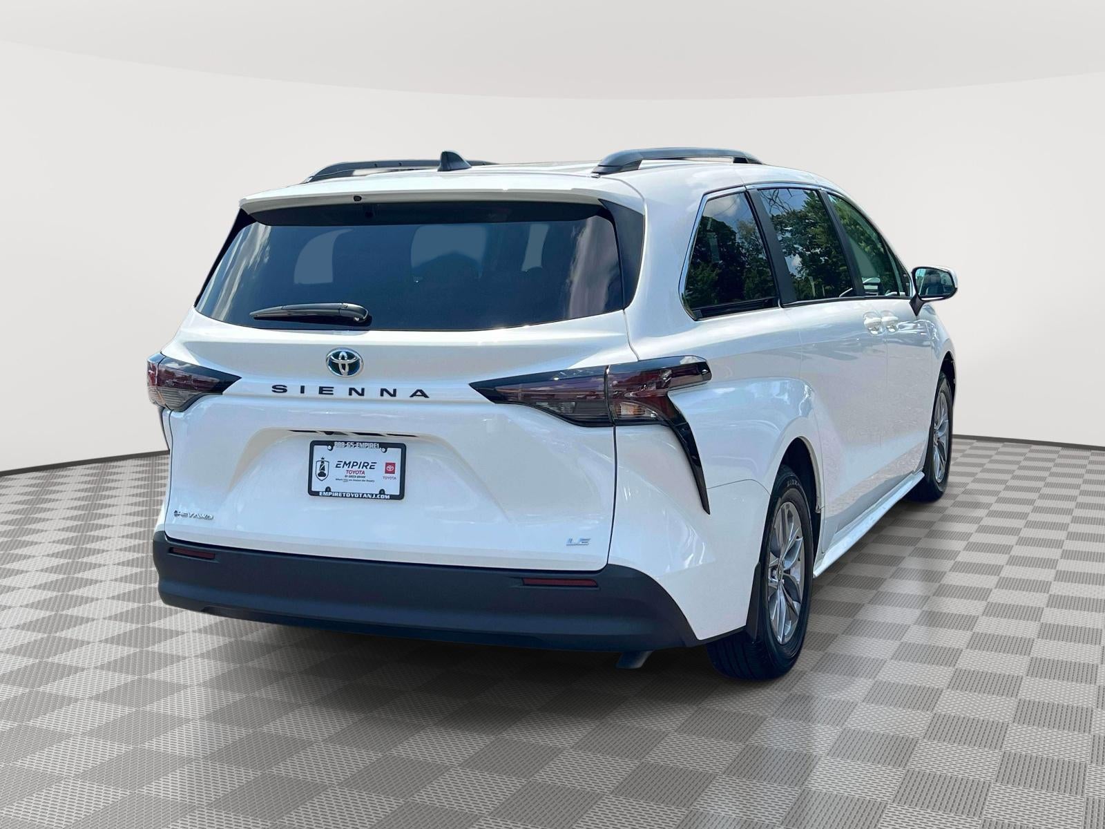 2025 Toyota Sienna LE