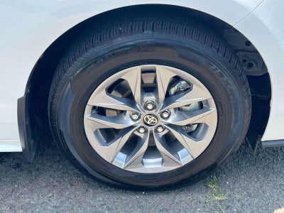 2025 Toyota Sienna LE