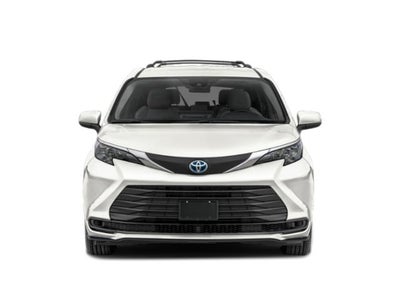 2025 Toyota Sienna LE
