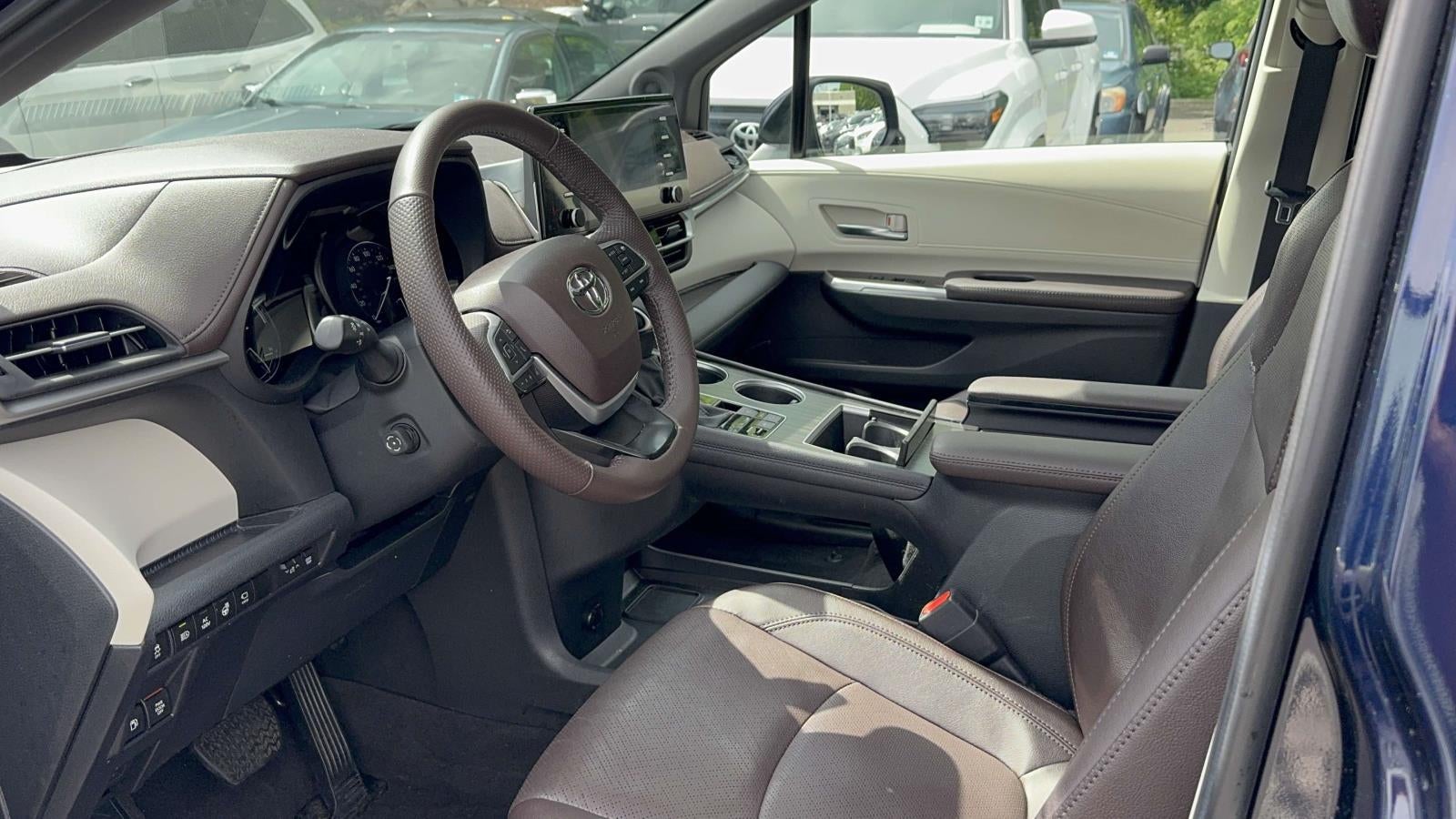 2024 Toyota Sienna Platinum