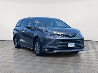 2022 Toyota Sienna LE
