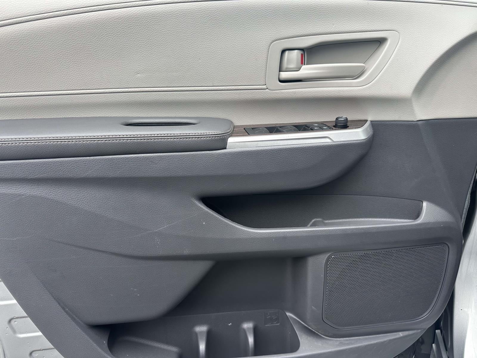 2021 Toyota Sienna LE