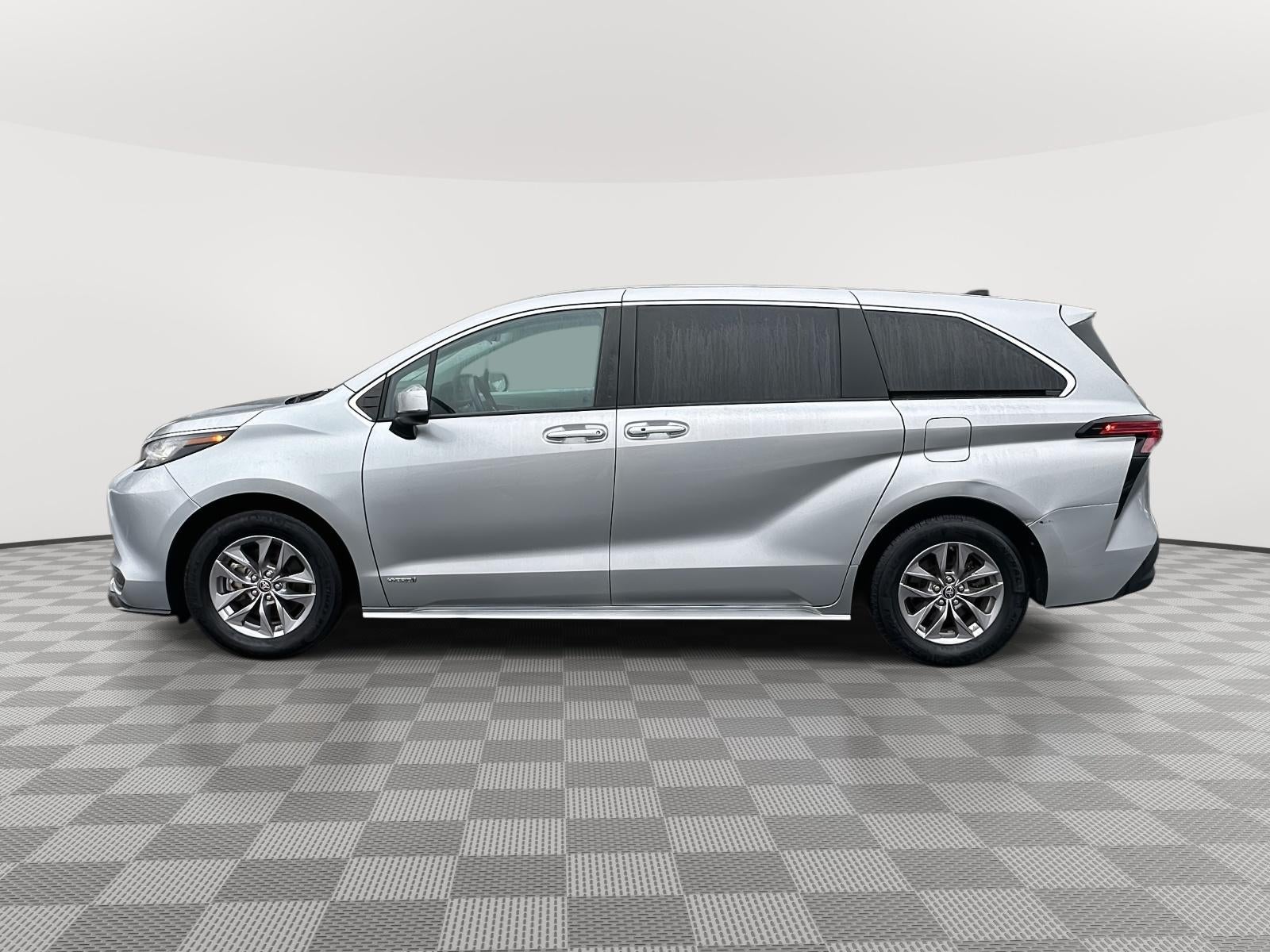 2021 Toyota Sienna LE