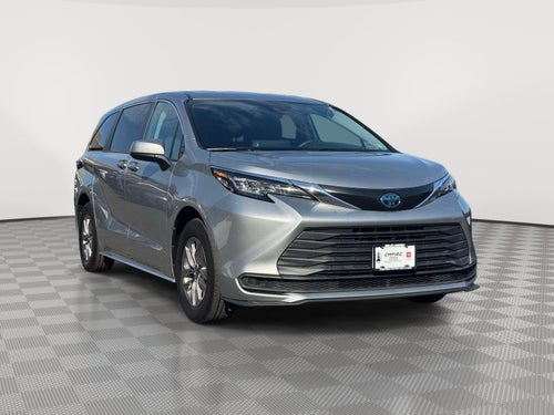 2022 Toyota Sienna LE