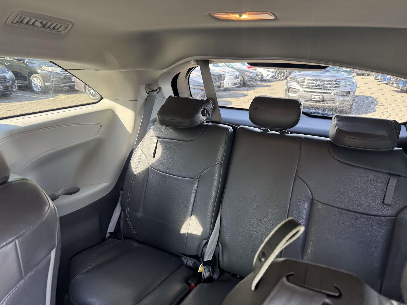 2022 Toyota Sienna LE