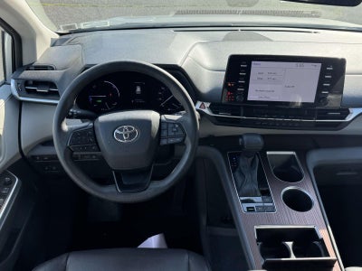 2022 Toyota Sienna LE