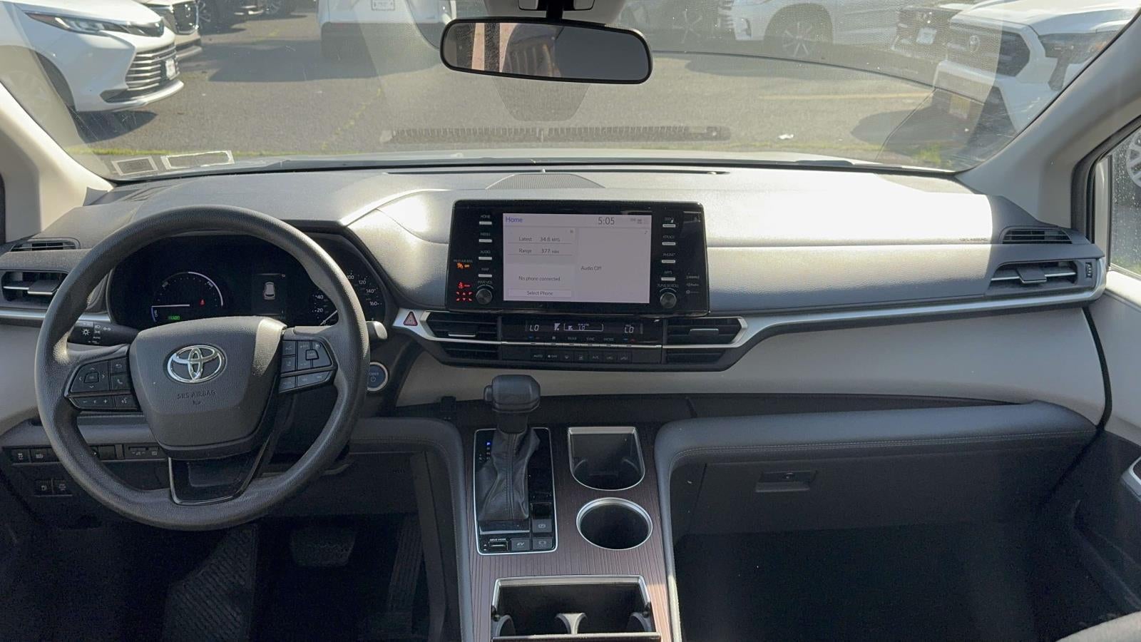 2022 Toyota Sienna LE